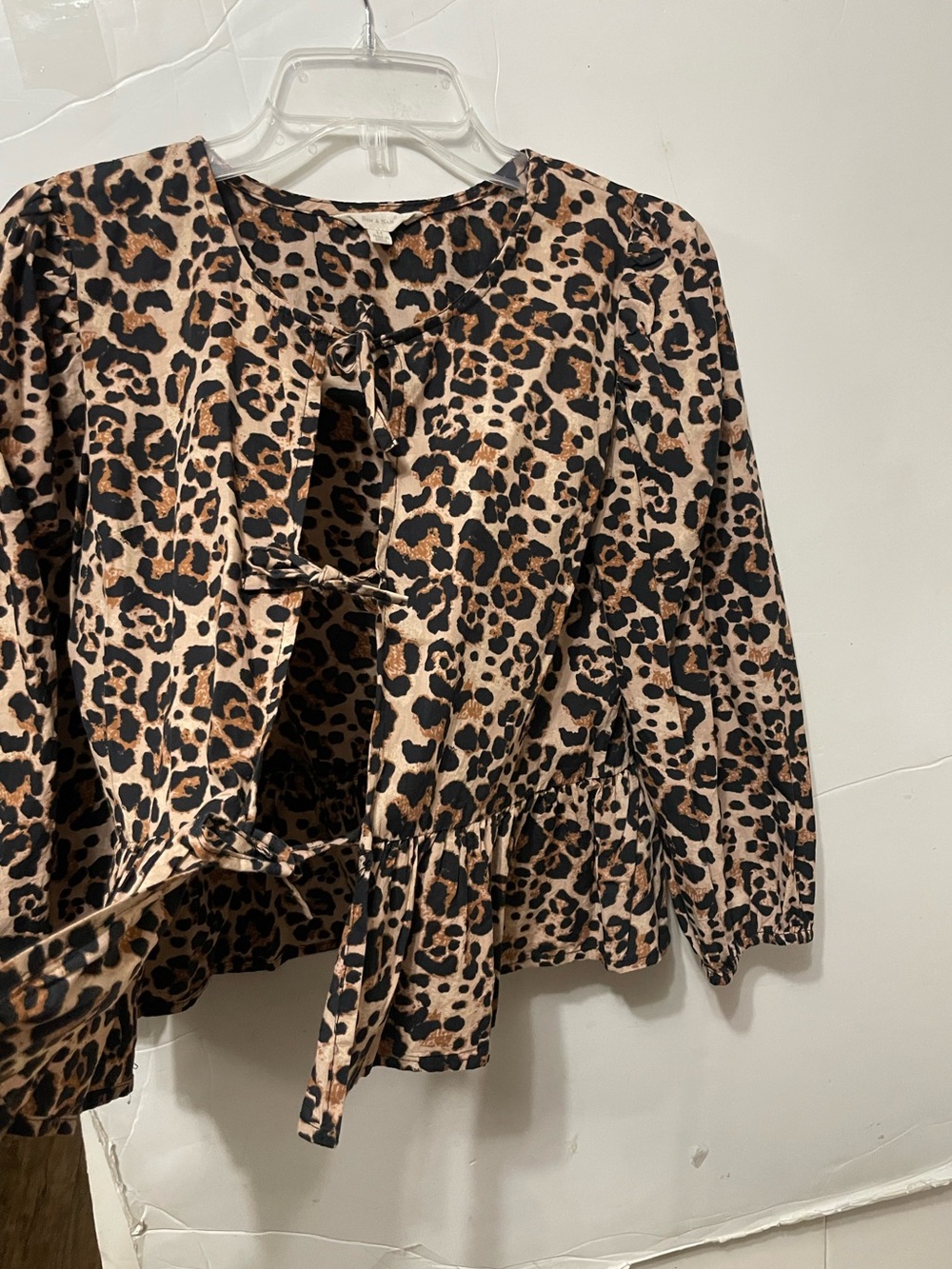 Sim & Sam Leopard Print Babydoll Peplum Tie Front Long Puff Sleeve Boho Top SZ M - Picture 3 of 16